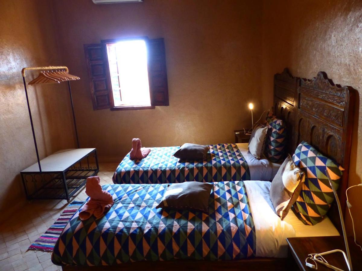 Riad Caravasar Merzouga Bagian luar foto