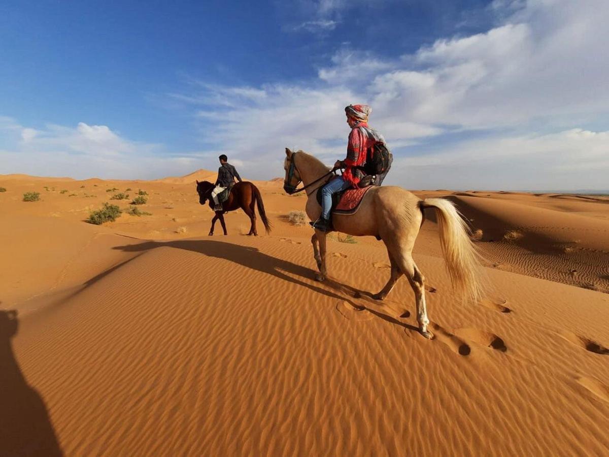 Riad Caravasar Merzouga Bagian luar foto