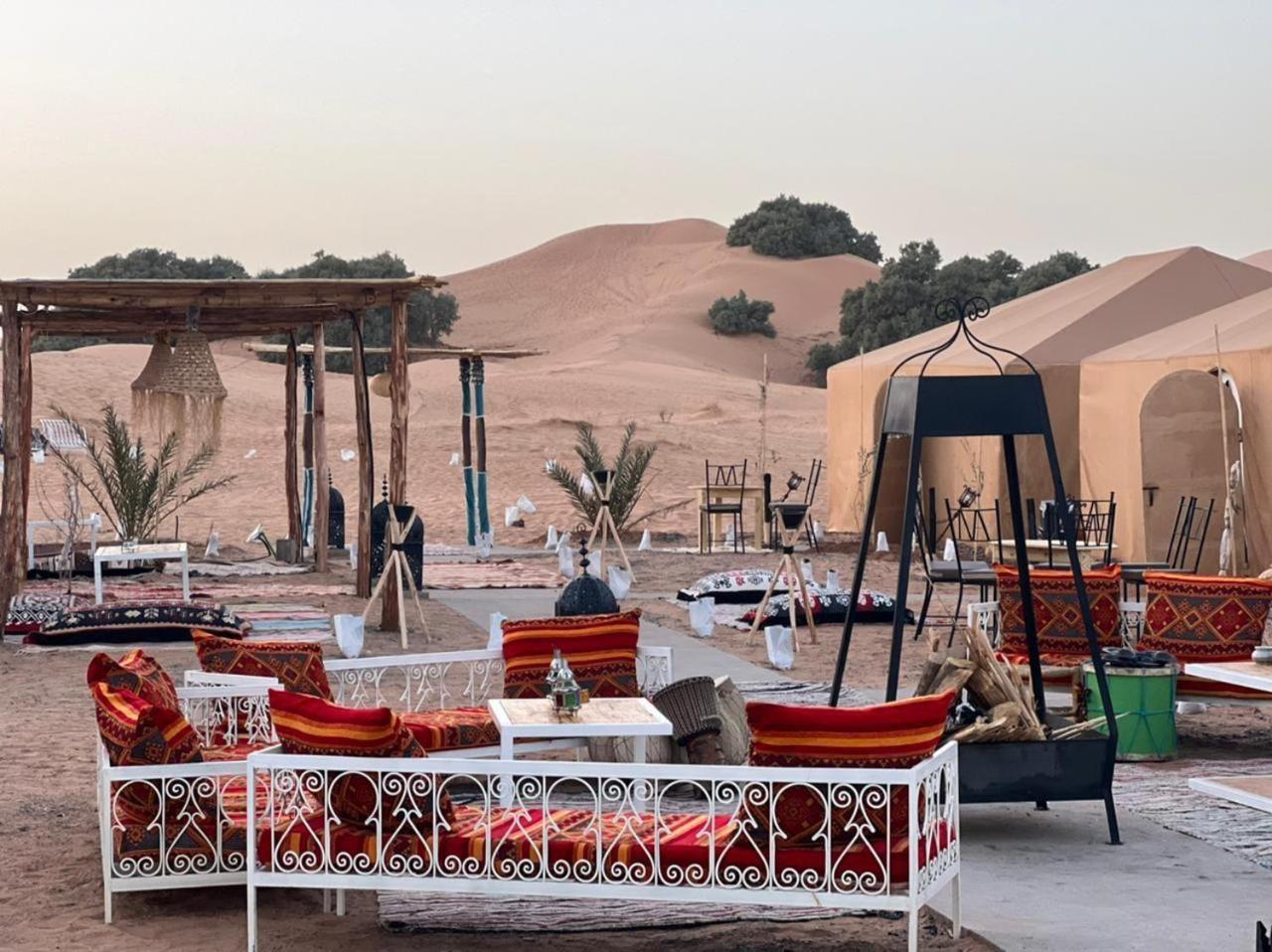 Riad Caravasar Merzouga Bagian luar foto